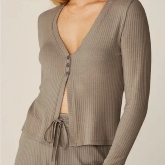 Beyond Yoga Well Traveled Set (Pants, Cardigan, Tank) - Picture 2 of 6